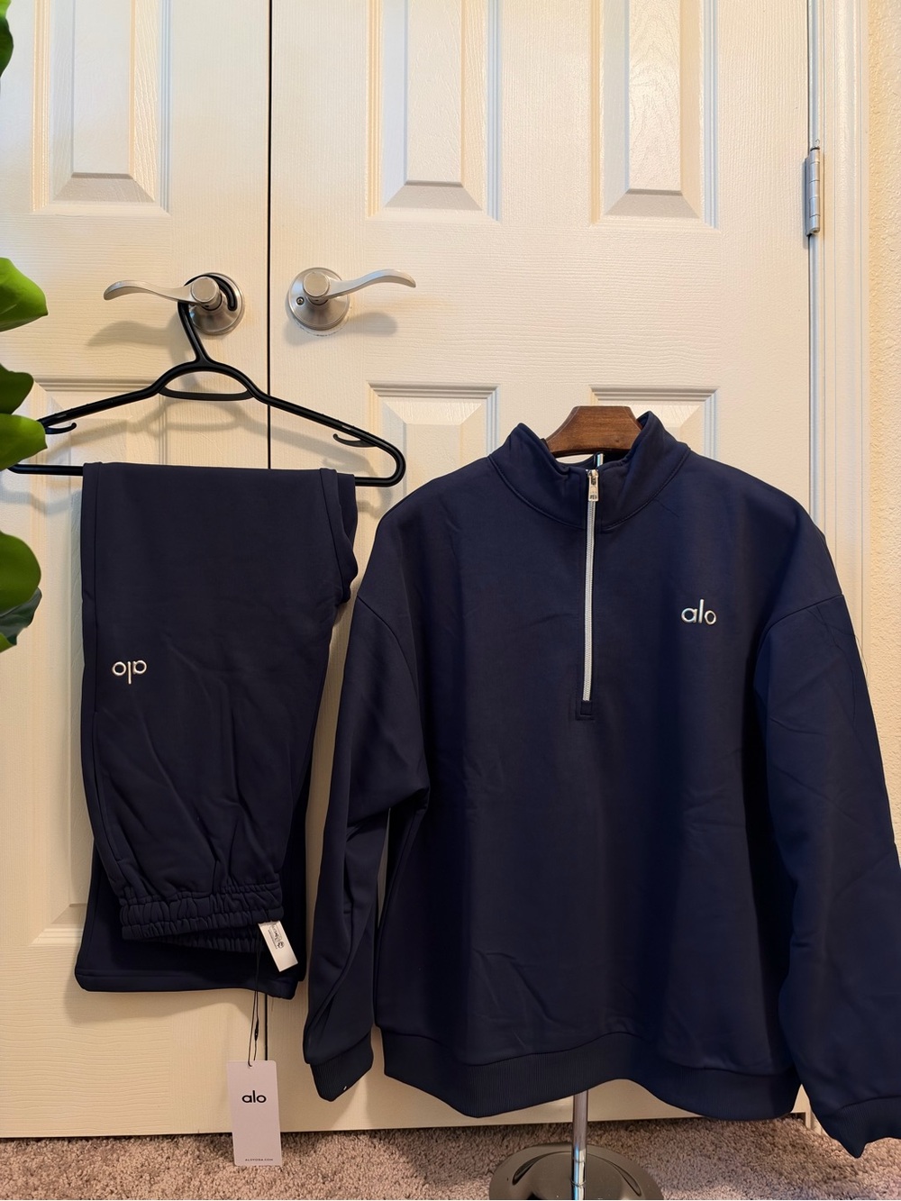ALO Yoga Accolade 1/4 Zip Pullover and Straight Leg Pants Set In Navy SMALL